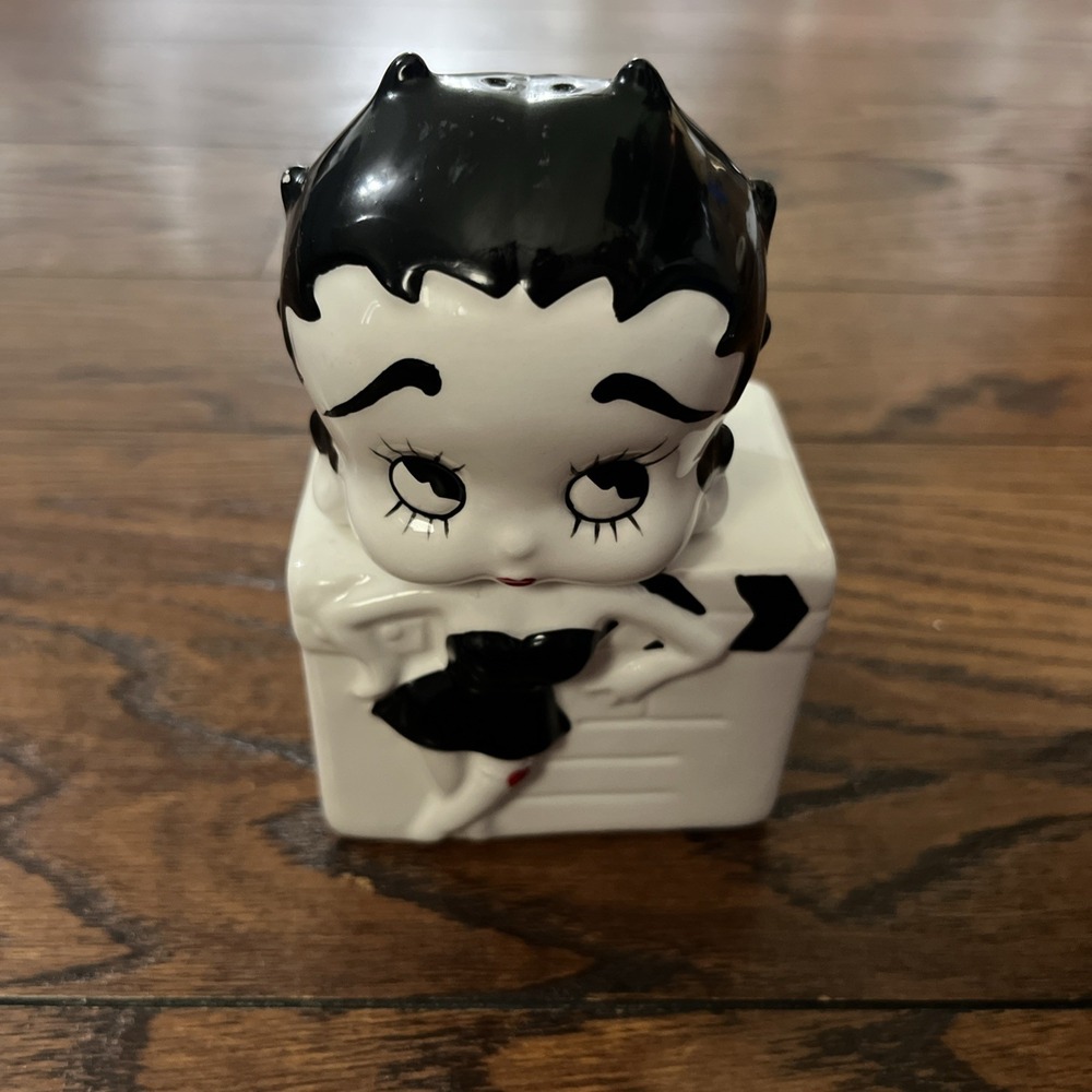 Betty Boop salt and pepper shaker multicolor kitchen vintage 1995 Body Head